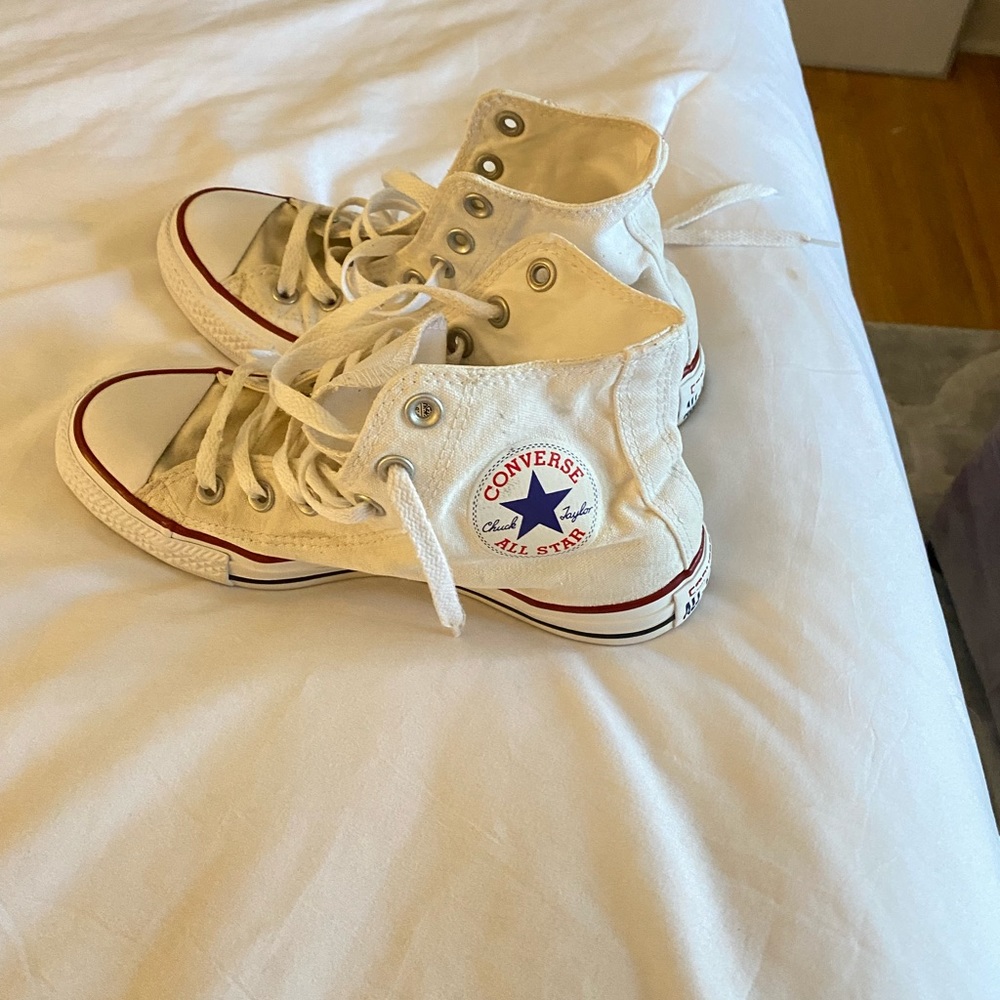 size 7 white chuck taylor’s converse
